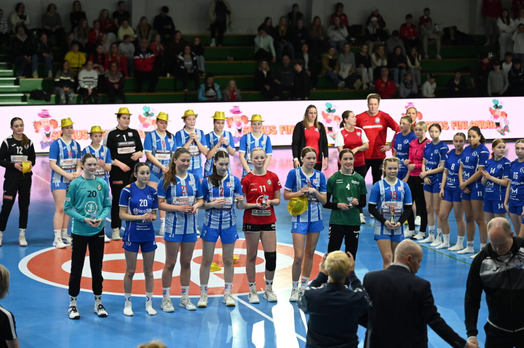 C08-tyttöjen Final Four Allstars joukkue, jossa Atlaksen Saara Alfatin O6.